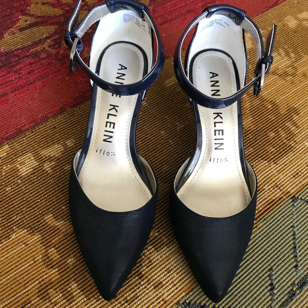 Anne Klein Ankle Strap Navy kitten heels size 7 M